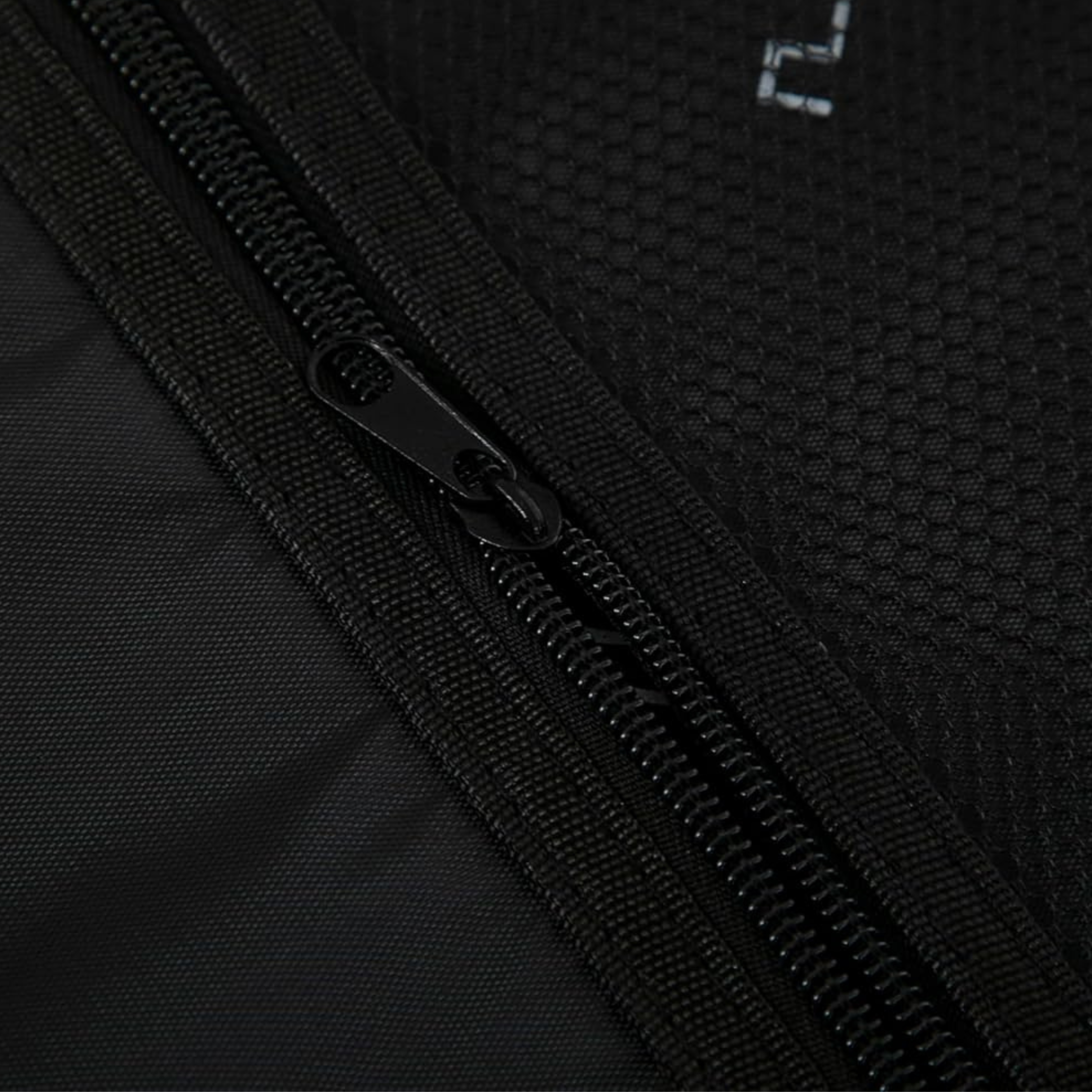 25” Medium Suitcase Weekend | 20 kg Luggage | Black