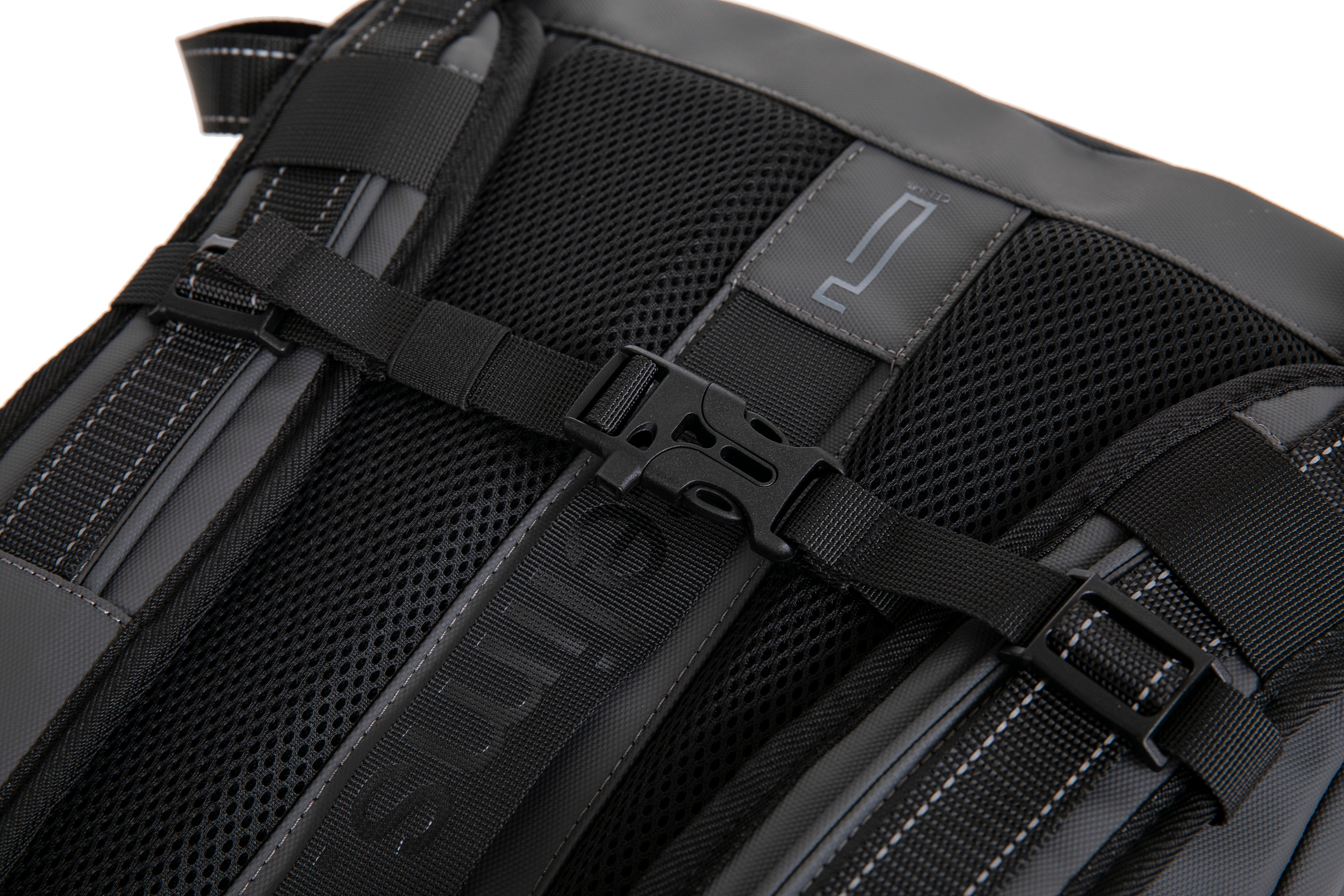 Vacuum compressible backpack – With or without pump
