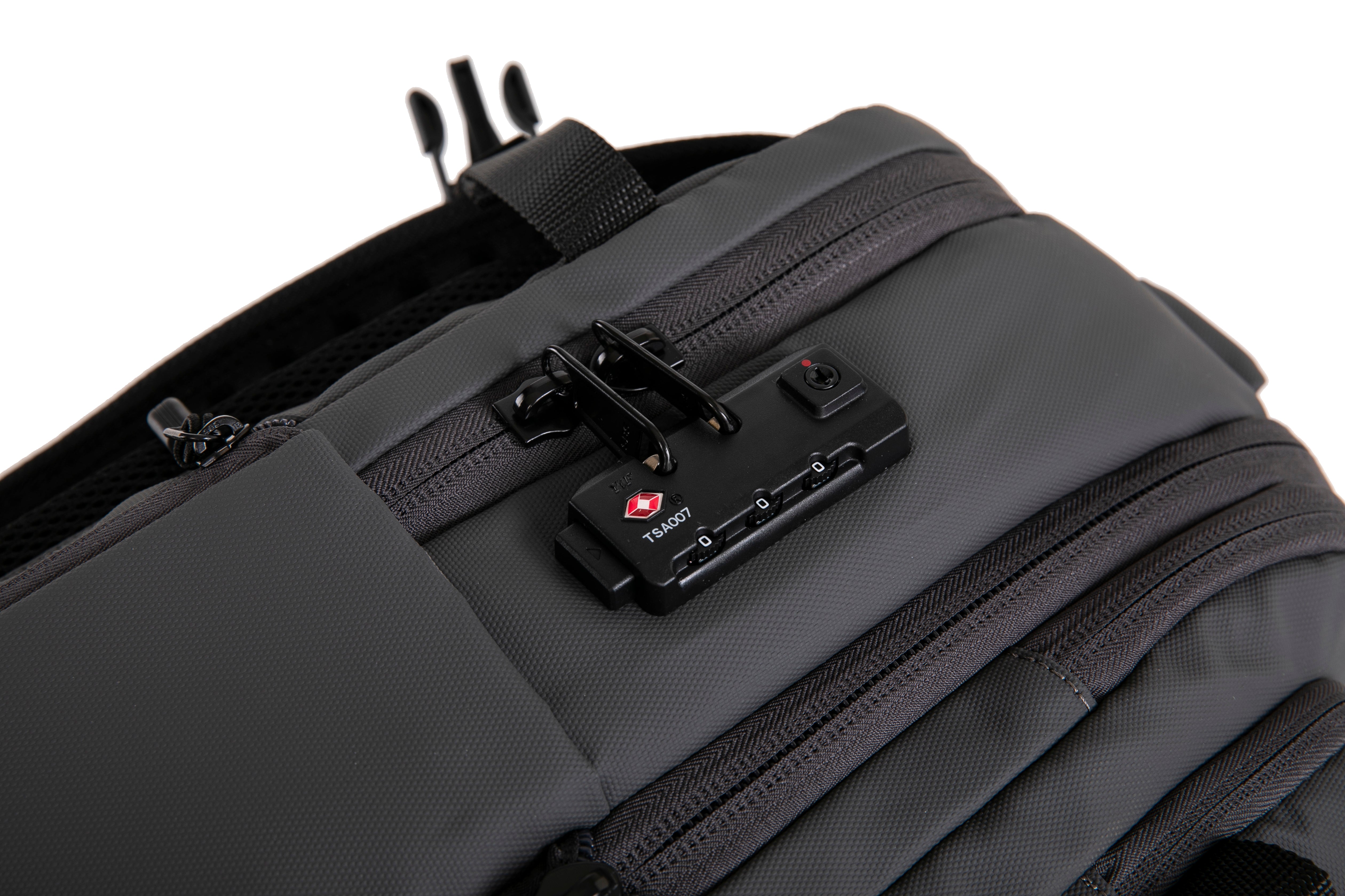 Vacuum compressible backpack – With or without pump