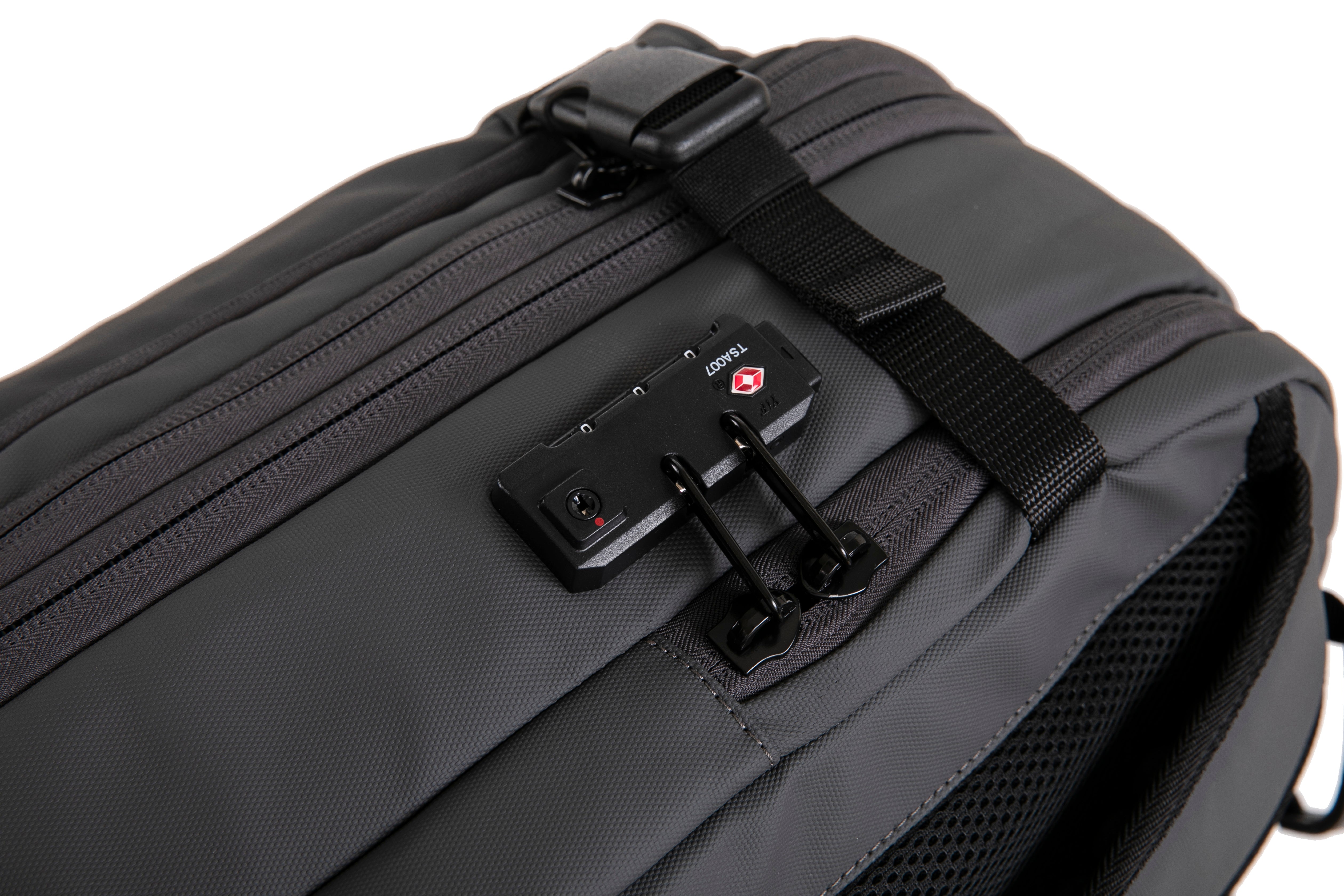Vacuum compressible backpack – With or without pump