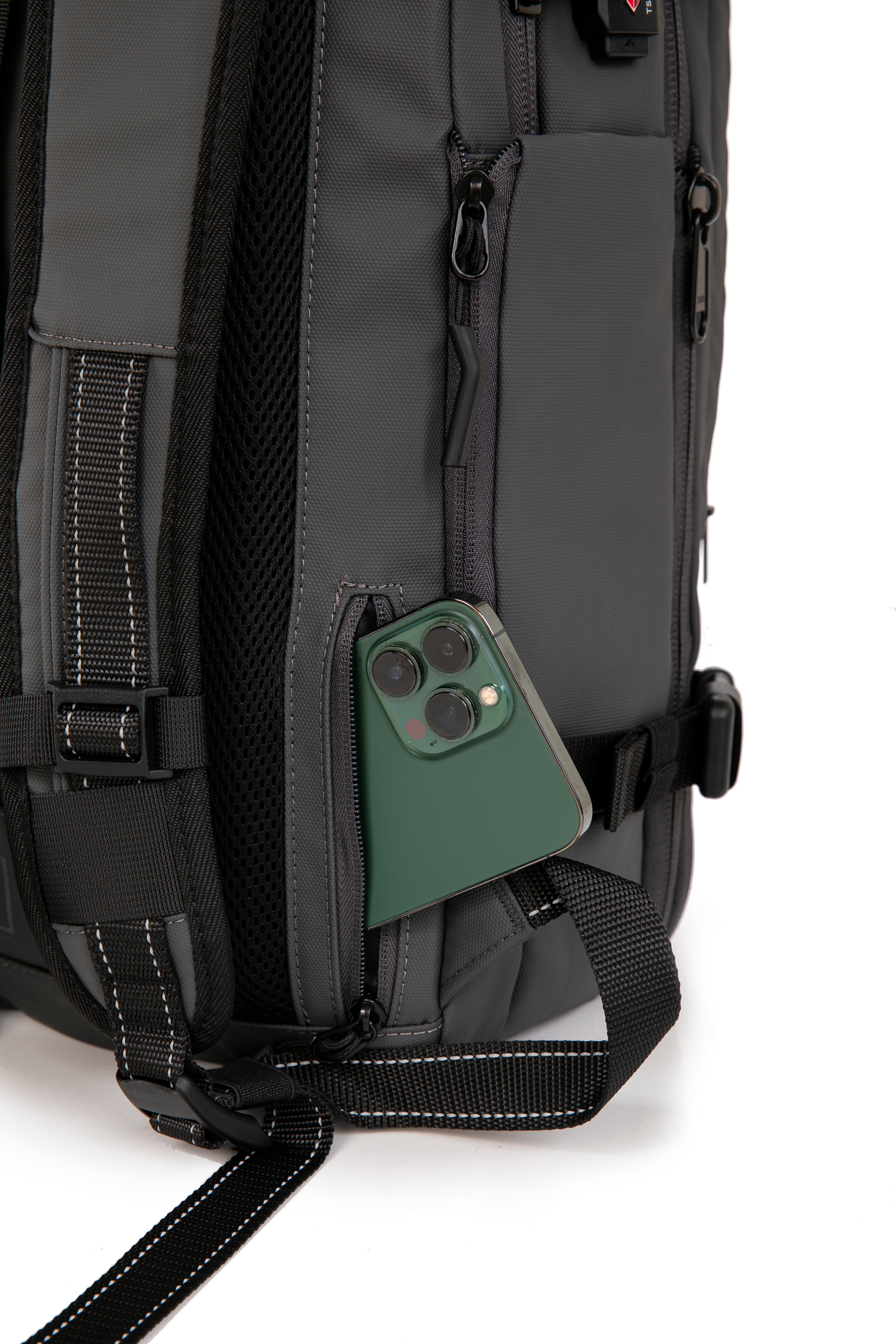Vacuum compressible backpack – With or without pump