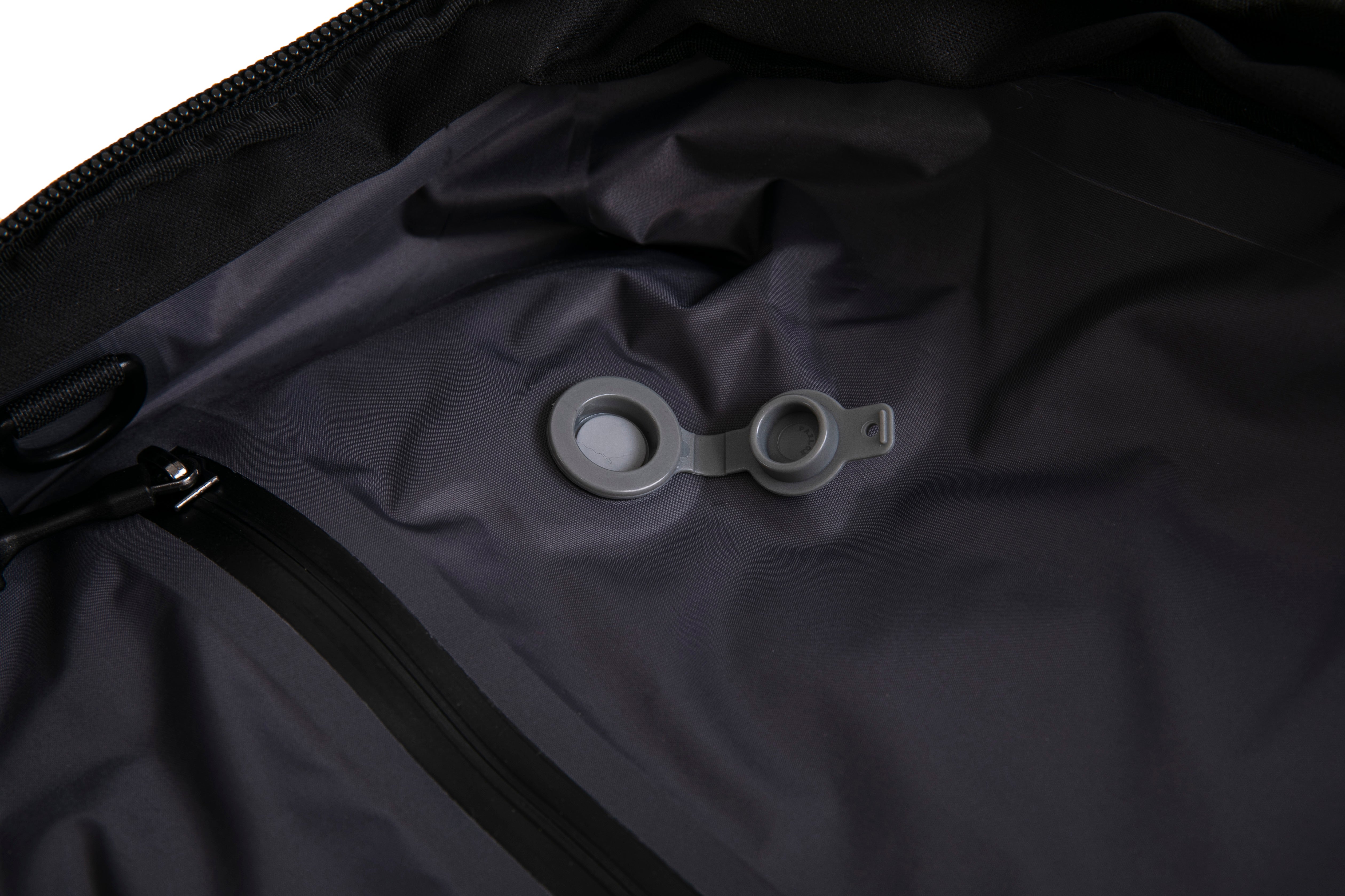 Vacuum compressible backpack – With or without pump