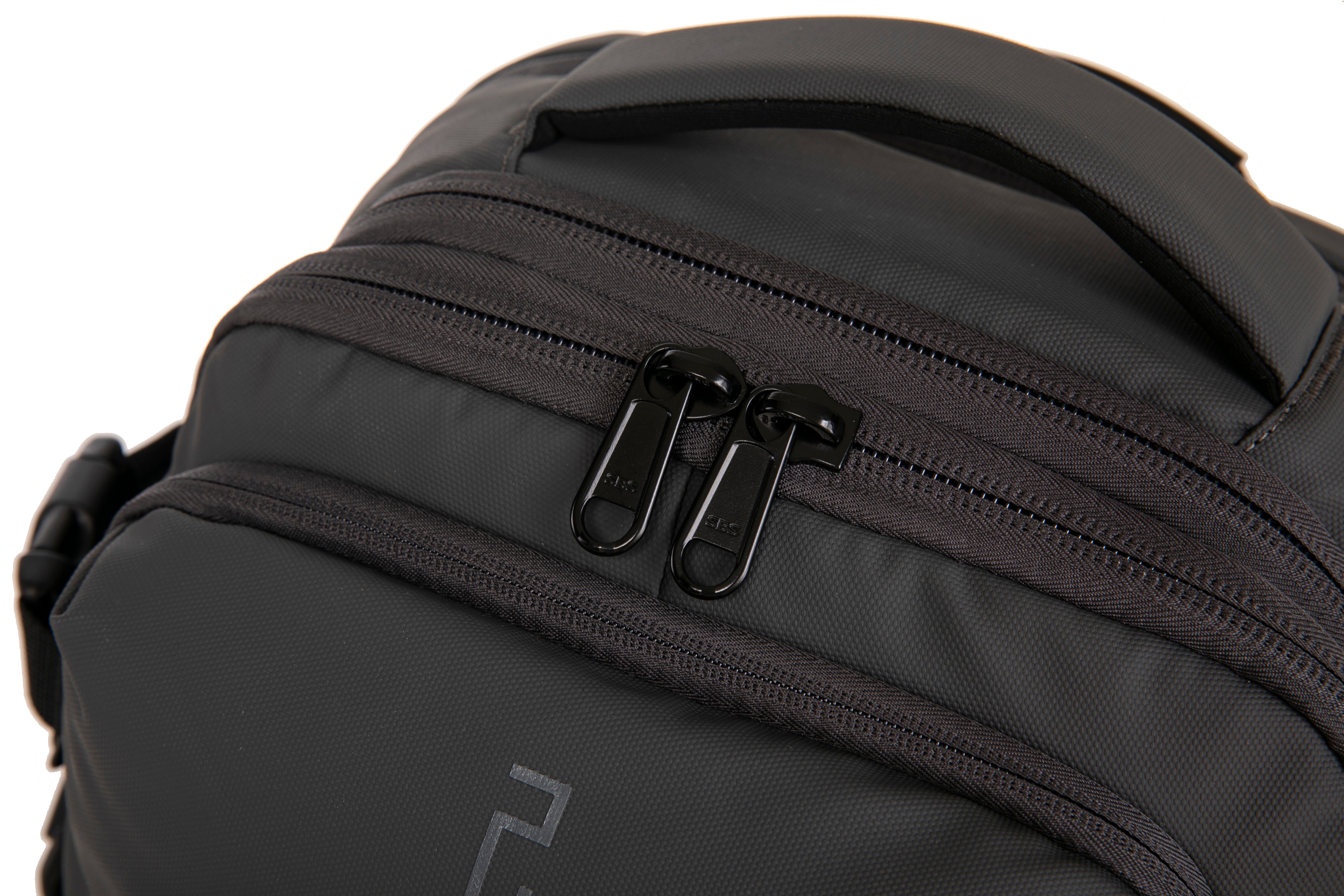 Vacuum compressible backpack – With or without pump