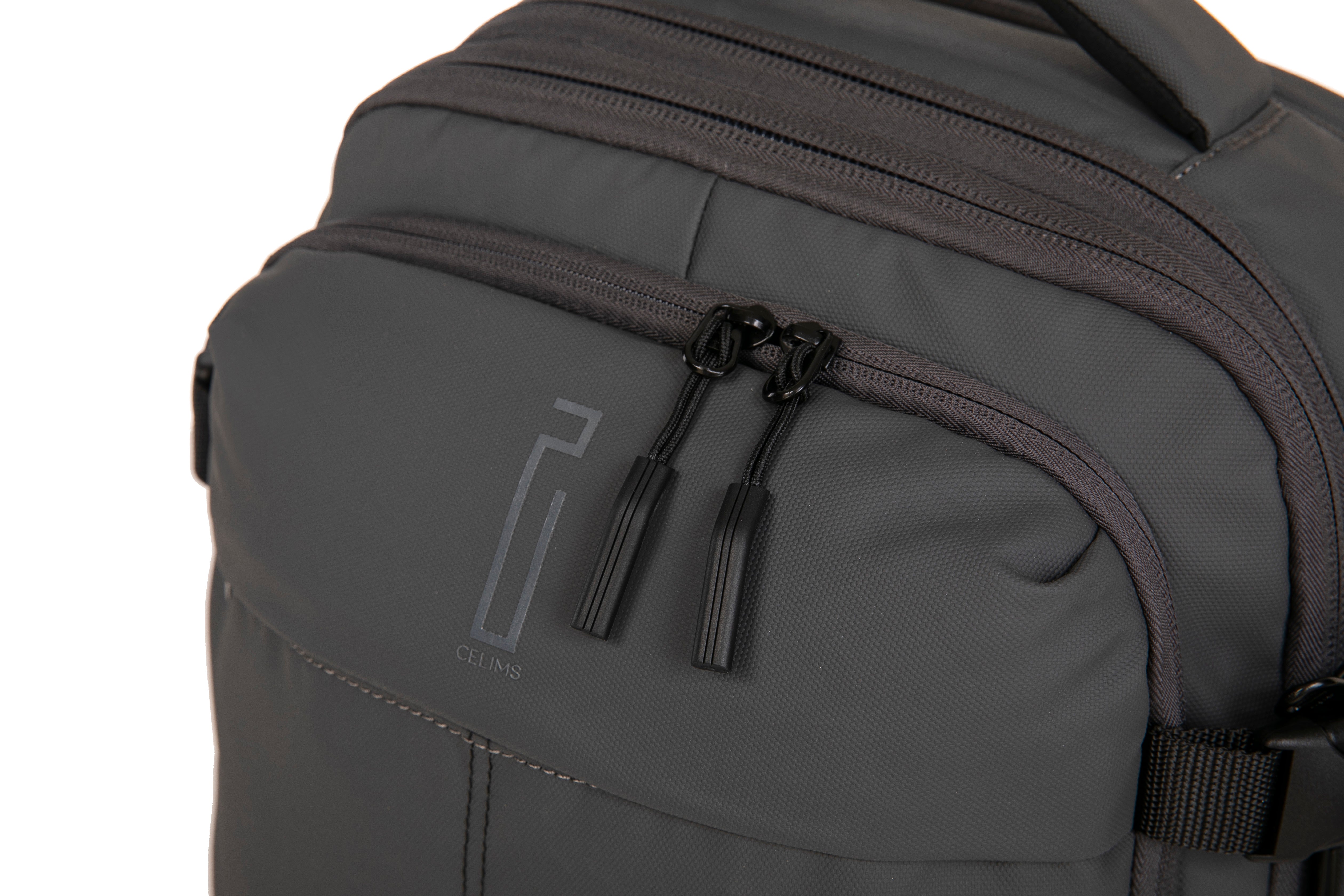 Vacuum compressible backpack – With or without pump